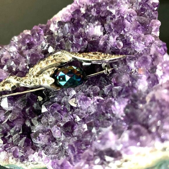 MN Beautiful Thistle pin in Crystals, Vintage, Unmarked REDUCED - Picture 4 of 5